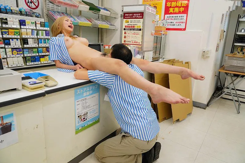 Anh tiền bối tống tình nữ nhi ngổ ngáo của chủ cửa hàng tiện lợi